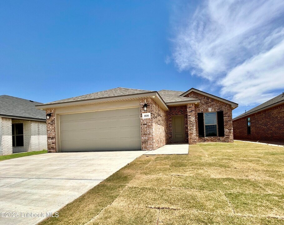 1616 N Dover Ave in Lubbock, TX - Building Photo