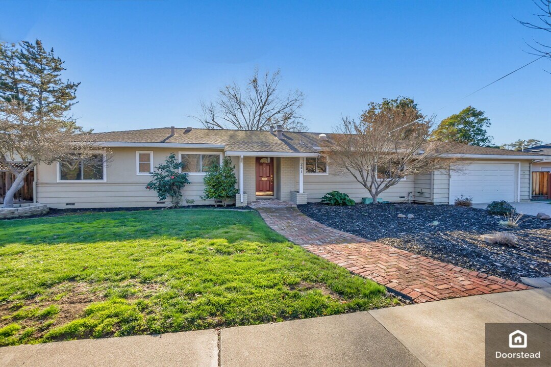 241 Walnut Ave in Walnut Creek, CA - Building Photo