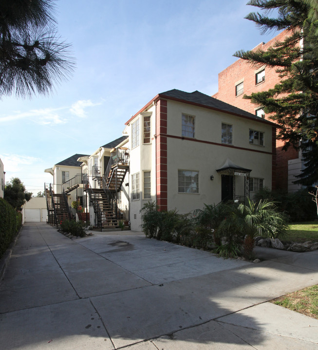 2033 N Vermont Ave in Los Angeles, CA - Building Photo