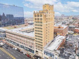605-607-607 Broad St in Newark, NJ - Building Photo