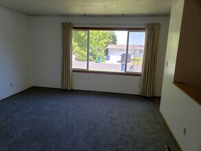 12202 E 10th Ave, Unit 12204 E 10th in Spokane Valley, WA - Building Photo - Building Photo