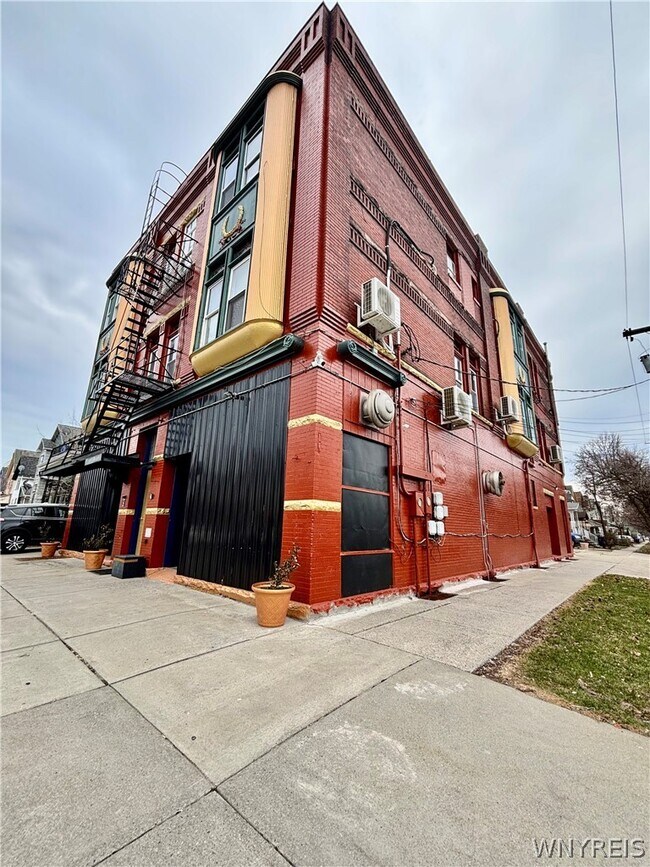 236 Massachusetts Ave in Buffalo, NY - Building Photo - Building Photo