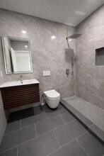 916 NE 2nd St in Hallandale Beach, FL - Foto de edificio - Building Photo