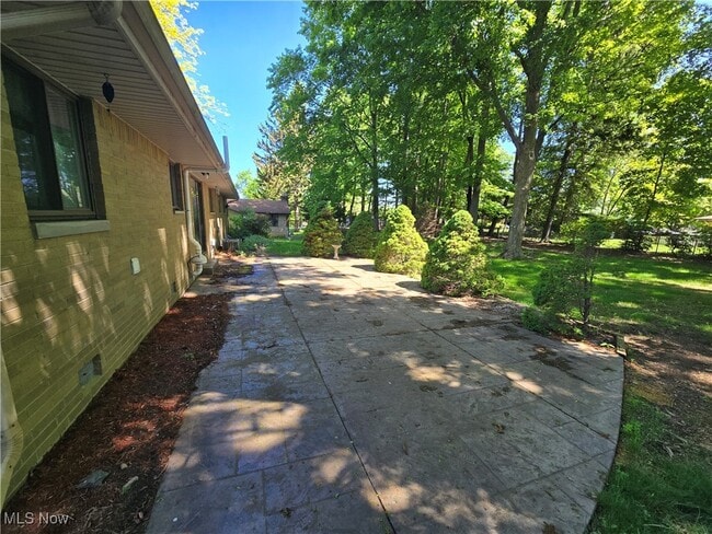 5229 Evergreen Dr in North Olmsted, OH - Building Photo - Building Photo