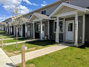 1617-1688 88 Ave in Dawson Creek, BC - Building Photo - Building Photo