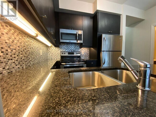 8110-8110 Birchmount Rd in Markham, ON - Building Photo - Building Photo