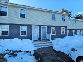 27 Candlewood Ln, Unit 27D in Sanford, ME - Building Photo