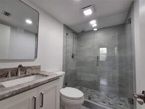 8763 Shadow Wood Blvd, Unit 202 in Coral Springs, FL - Foto de edificio - Building Photo