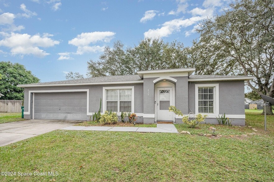 637 Sandpiper Cir, Unit W4140B in Melbourne, FL - Building Photo