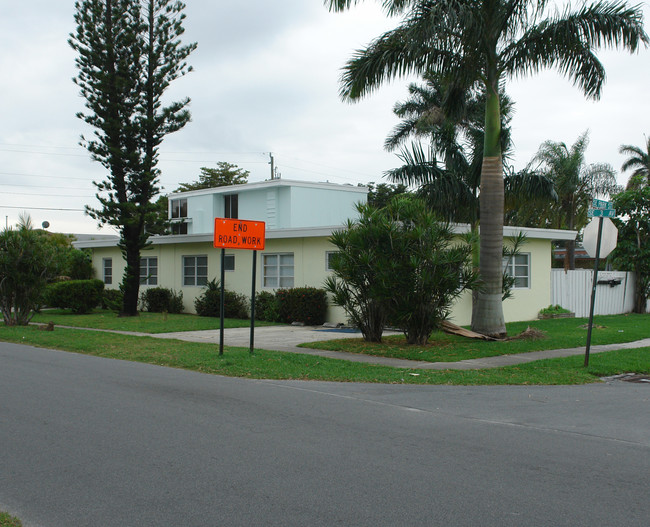 Park Street Villas in Dania, FL - Building Photo - Building Photo