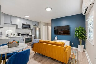 1009 Front St in Lisle, IL - Building Photo