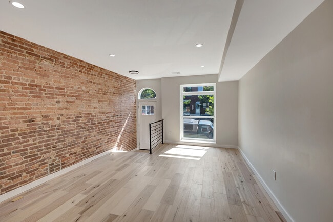 134 N Linwood Ave in Baltimore, MD - Building Photo - Building Photo