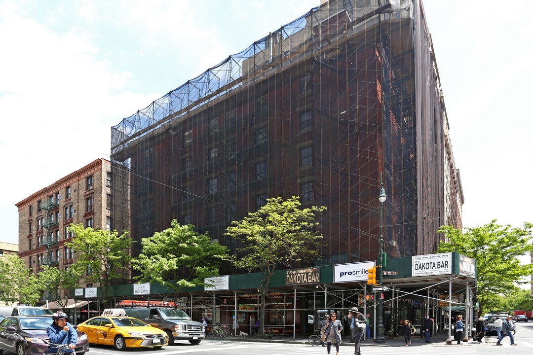 53 W 72nd St in New York, NY - Building Photo