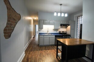 421 Hopkins St, Unit 1 in Cincinnati, OH - Building Photo