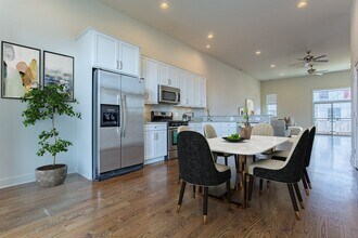 2100 Greenwood St in Evanston, IL - Building Photo - Building Photo