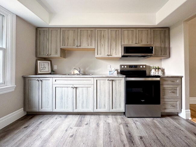 Diver Belt Drive Housem in Prince Edward, ON - Building Photo - Building Photo