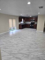 2433 Garfield St in Hollywood, FL - Building Photo