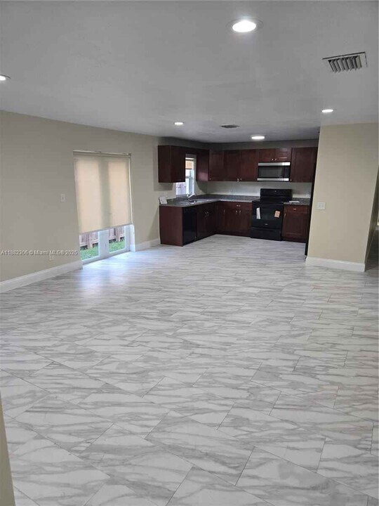 2433 Garfield St in Hollywood, FL - Foto de edificio