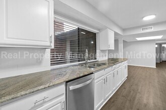 2801 Meadowview Dr in Arlington, TX - Building Photo - Building Photo