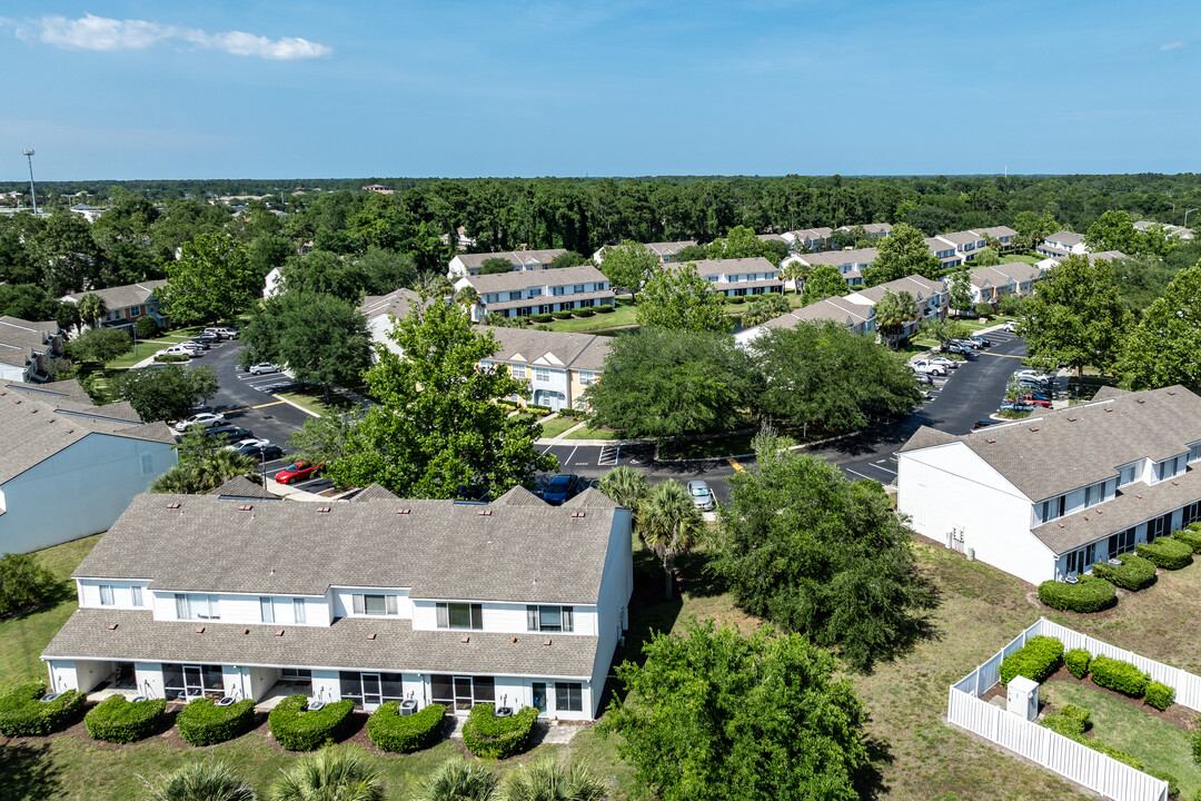 The Seasons Townhomes in Jacksonville, FL - Foto de edificio