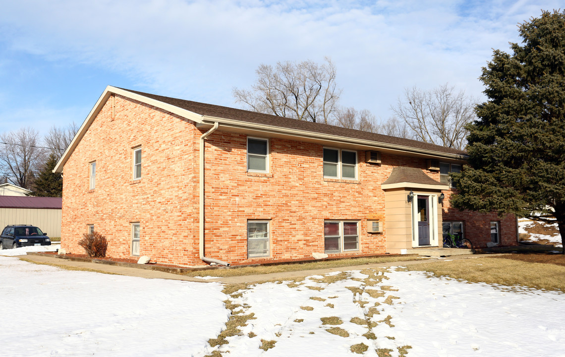 8191 Harbach Blvd in Clive, IA - Building Photo