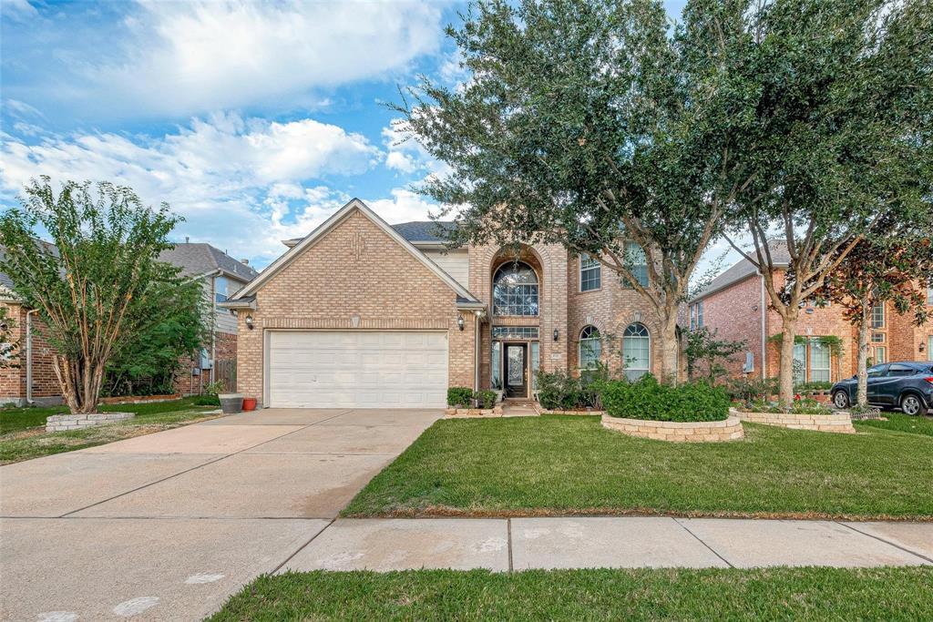 210 Elana Ln in Stafford, TX - Building Photo