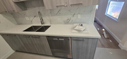 1802 Los Encinos Ave, Unit A in Glendale, CA - Building Photo - Building Photo