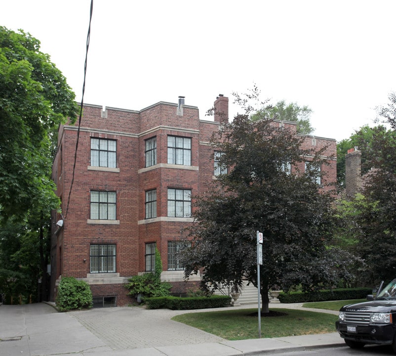 466 Spadina Rd in Toronto, ON - Building Photo