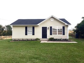 209 Bumpus Mill Rd in Oak Grove, KY - Building Photo