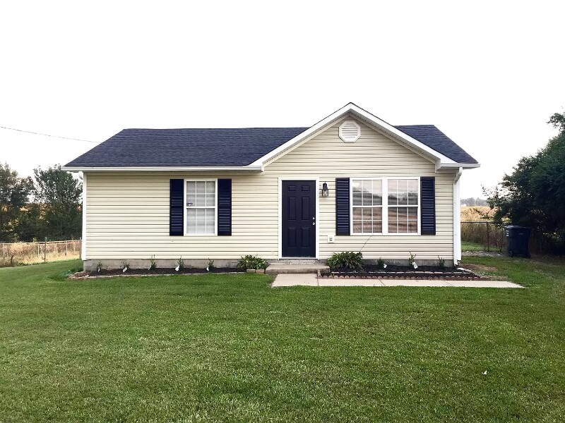 209 Bumpus Mill Rd in Oak Grove, KY - Building Photo