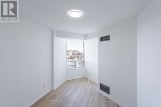 120 Promenade Cir in Vaughan, ON - Building Photo - Building Photo