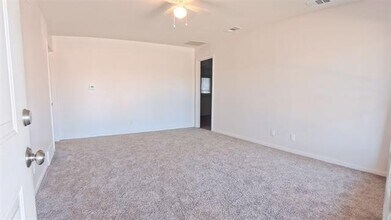 3209 Marydale Rd in Garland, TX - Foto de edificio - Building Photo