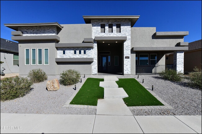 2712 Sammy Cervantes St in El Paso, TX - Building Photo - Building Photo