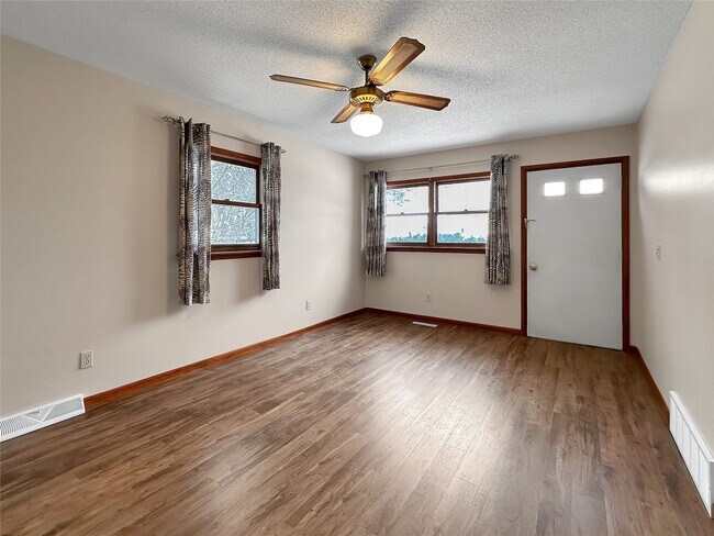 211 Walnut St in Edinboro, PA - Building Photo - Building Photo