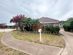 806 Cresside Ln in Richardson, TX - Building Photo - Building Photo