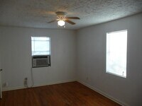 1036 Louise St photo'