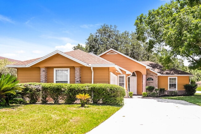 property at 2877 Sutton Estates Cir N