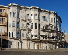 25 Cervantes Blvd in San Francisco, CA - Building Photo - Building Photo