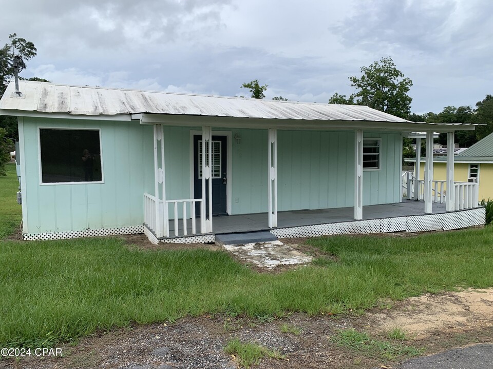 4132 Herring Ave in Marianna, FL - Building Photo