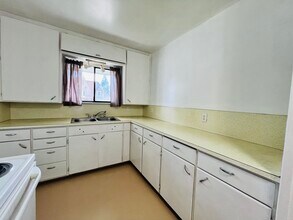 118 W Birch St, Unit 120 in Shelton, WA - Foto de edificio - Building Photo