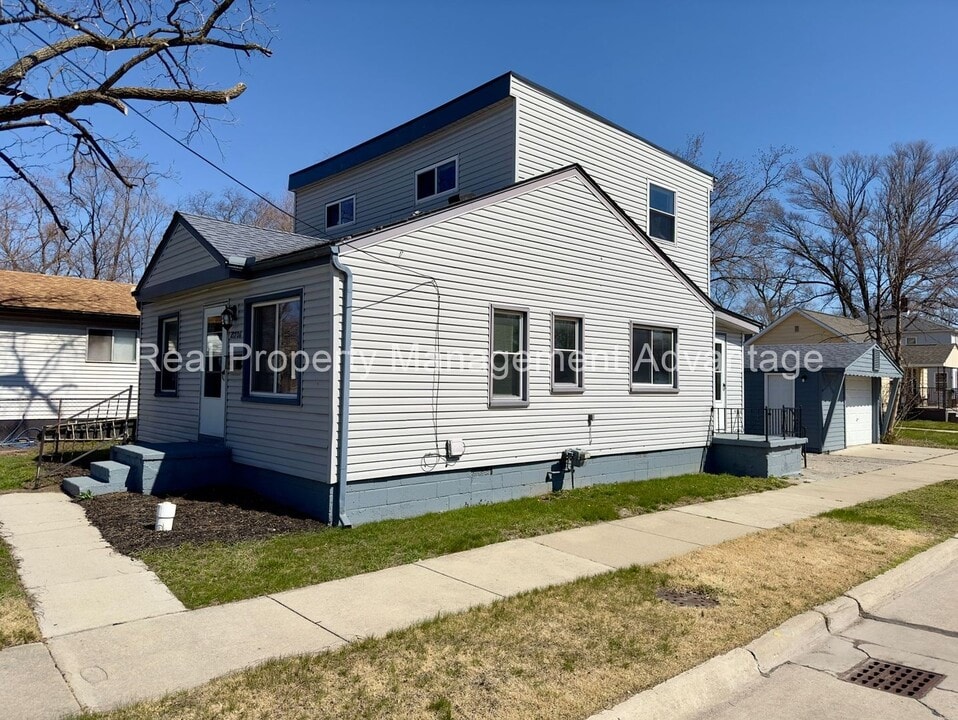21706 Conners Ave in Warren, MI - Building Photo