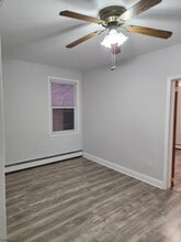 573 4th Ave in Elizabeth, NJ - Foto de edificio - Building Photo
