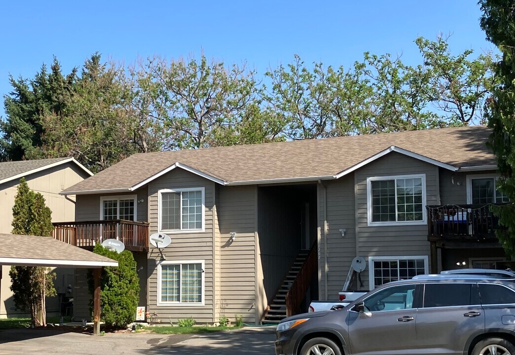1202 3rd St, Unit 1202 3rd St. #4 in Wenatchee, WA - Building Photo