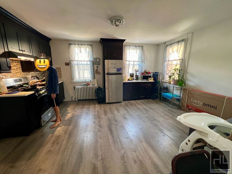 605 Liberty Ave in Brooklyn, NY - Building Photo