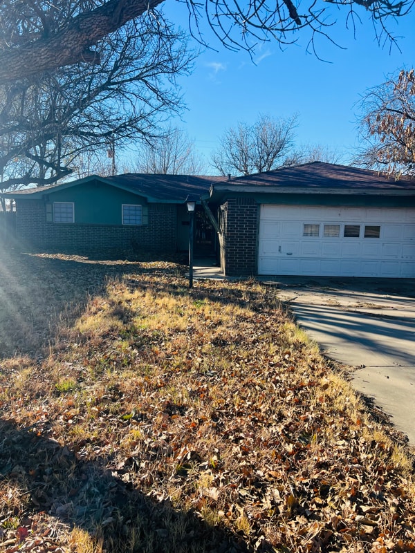 property at 3320 Arlington Dr