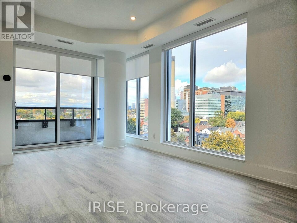 115 Denison Ave in Toronto, ON - Building Photo