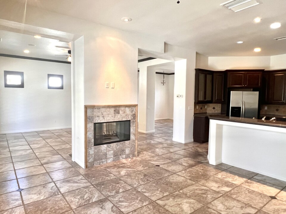 13 Lyon Rd in Rancho Mirage, CA - Foto de edificio