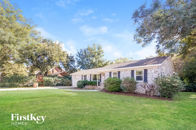 729 Harbor View Rd in Charleston, SC - Foto de edificio - Building Photo