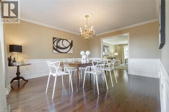 19 Honeysuckle Crescent in Hamilton, ON - Building Photo - Building Photo