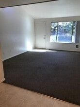 1700 NE Wells Acres Rd in Bend, OR - Building Photo - Building Photo